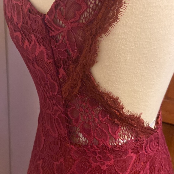Red lace gown size 2 - Picture 8 of 10